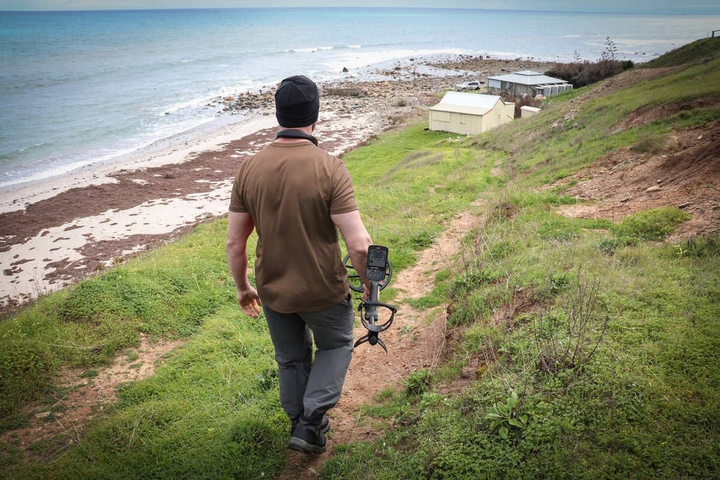 Minelab Equinox 900 – heading out along the coast